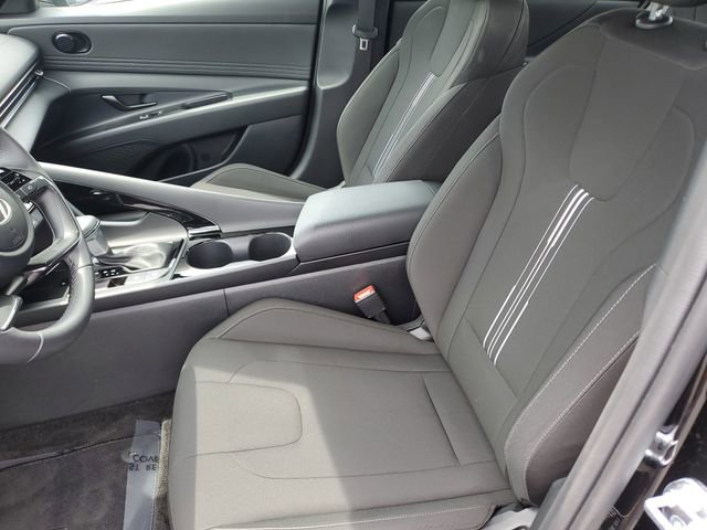 Certified 2025 Hyundai Elantra SEL FWD image 17