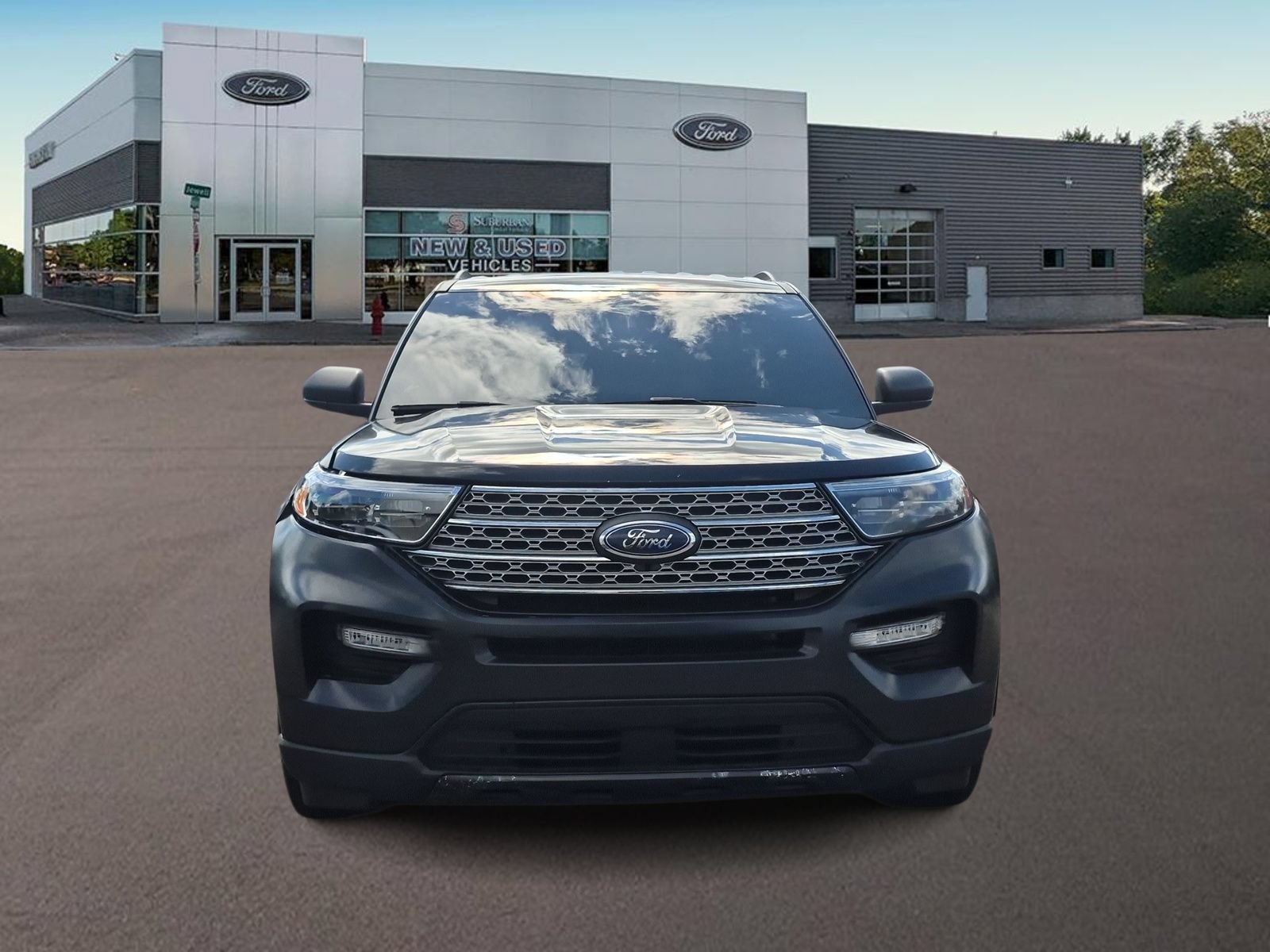 Used 2020 Ford Explorer XLT w/ Equipment Group 202A AWD/4WD image 3