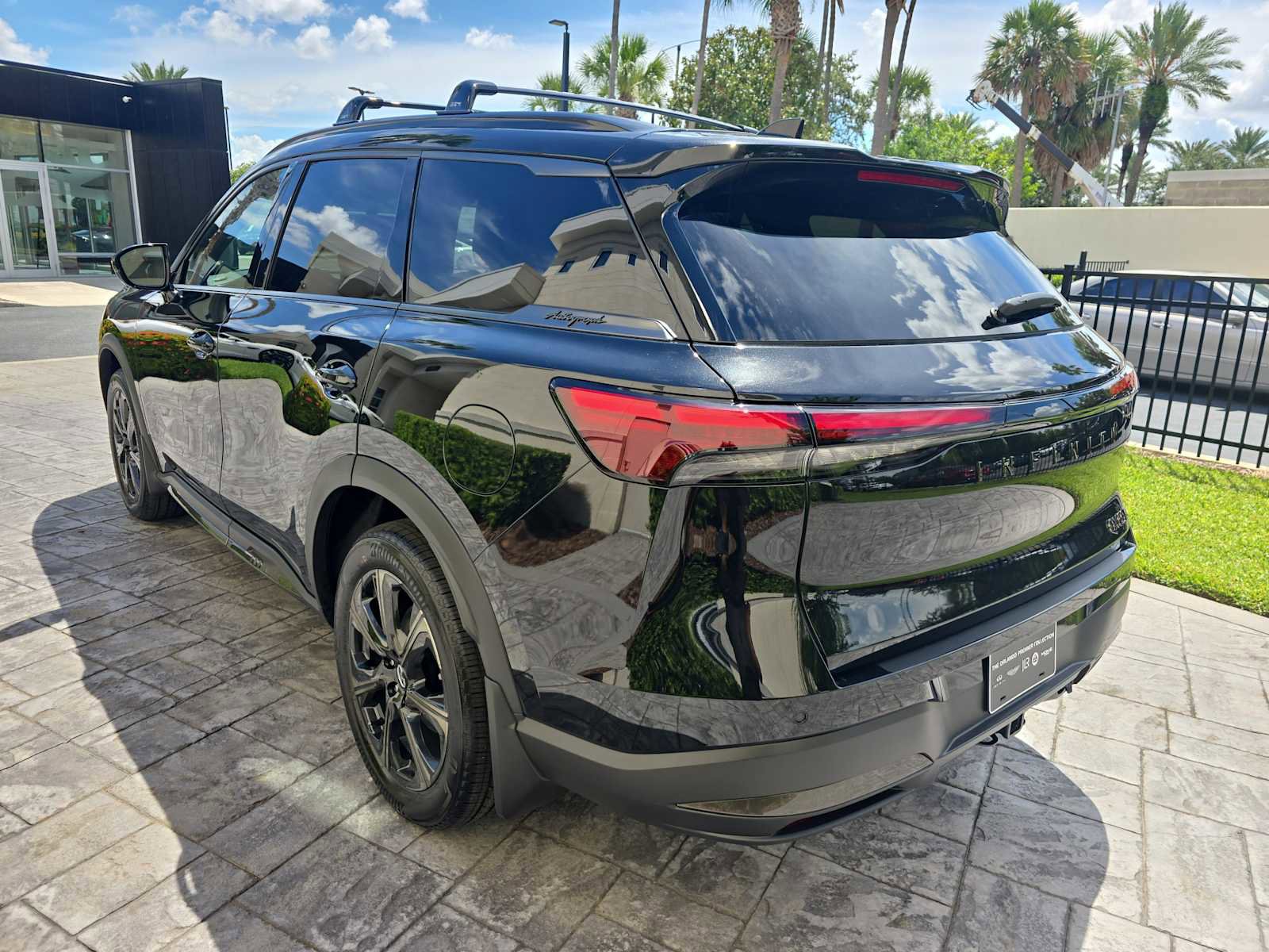 New 2026 INFINITI QX60 Autograph w/ Dark Cargo Package image 7