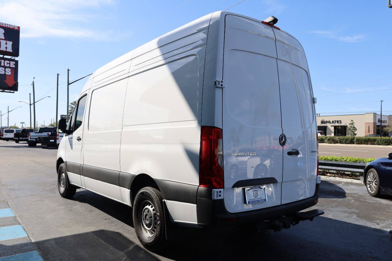 Used 2024 Mercedes-Benz Sprinter 2500 image 3