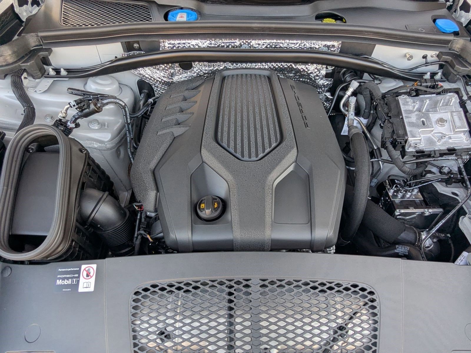 New 2026 Porsche Macan AWD/4WD image 28