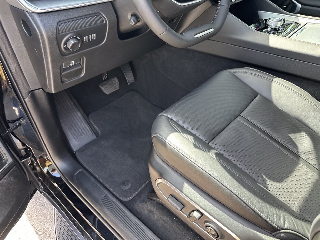 New 2026 Jeep Grand Wagoneer L Limited w/ Convenience Group I AWD/4WD image 18