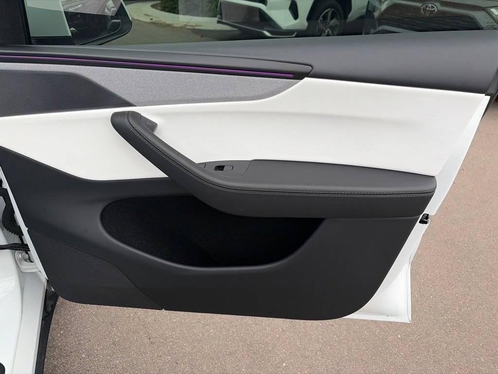 Used 2026 Tesla Model Y AWD image 12