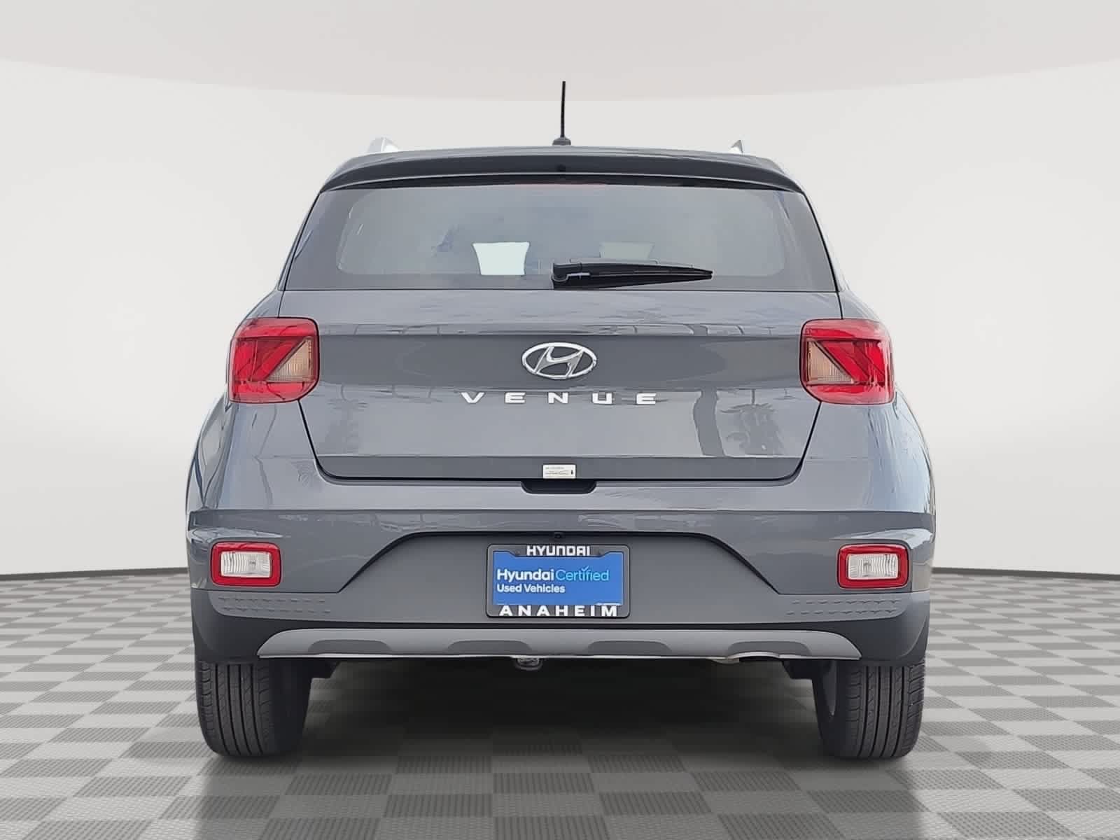 Used 2025 Hyundai Venue SEL FWD image 8
