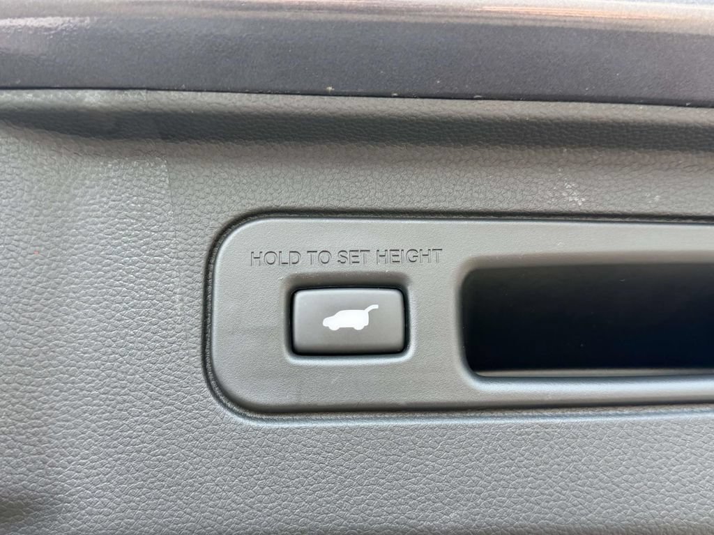 Used 2023 Honda Pilot Touring image 17