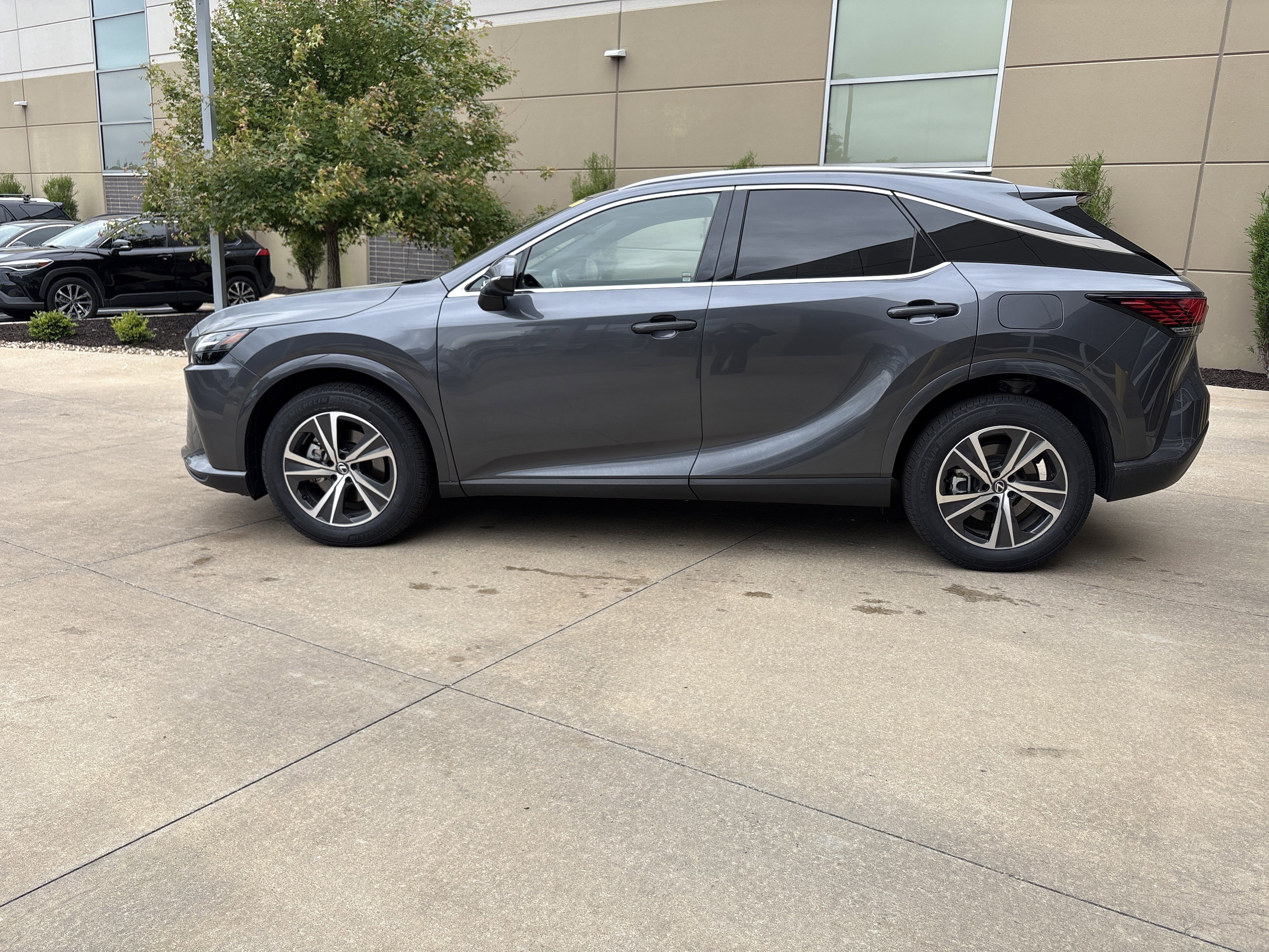 Used 2024 Lexus RX 350h w/ Cold Area Package AWD/4WD image 27