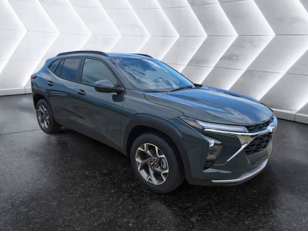 New 2026 Chevrolet Trax LT w/ Driver Confidence Package FWD image 3