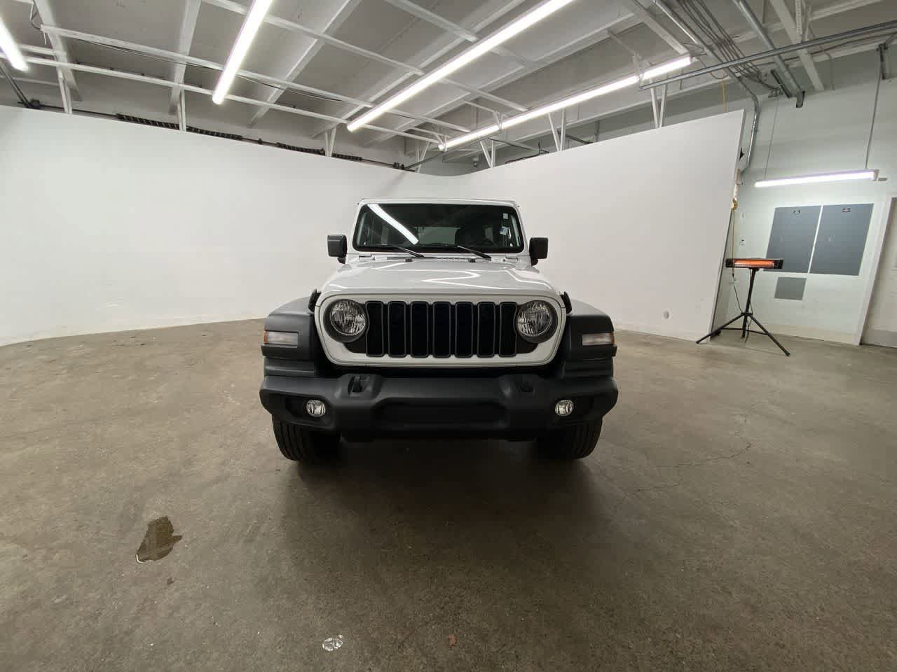 Used 2025 Jeep Wrangler Sport S AWD/4WD image 9