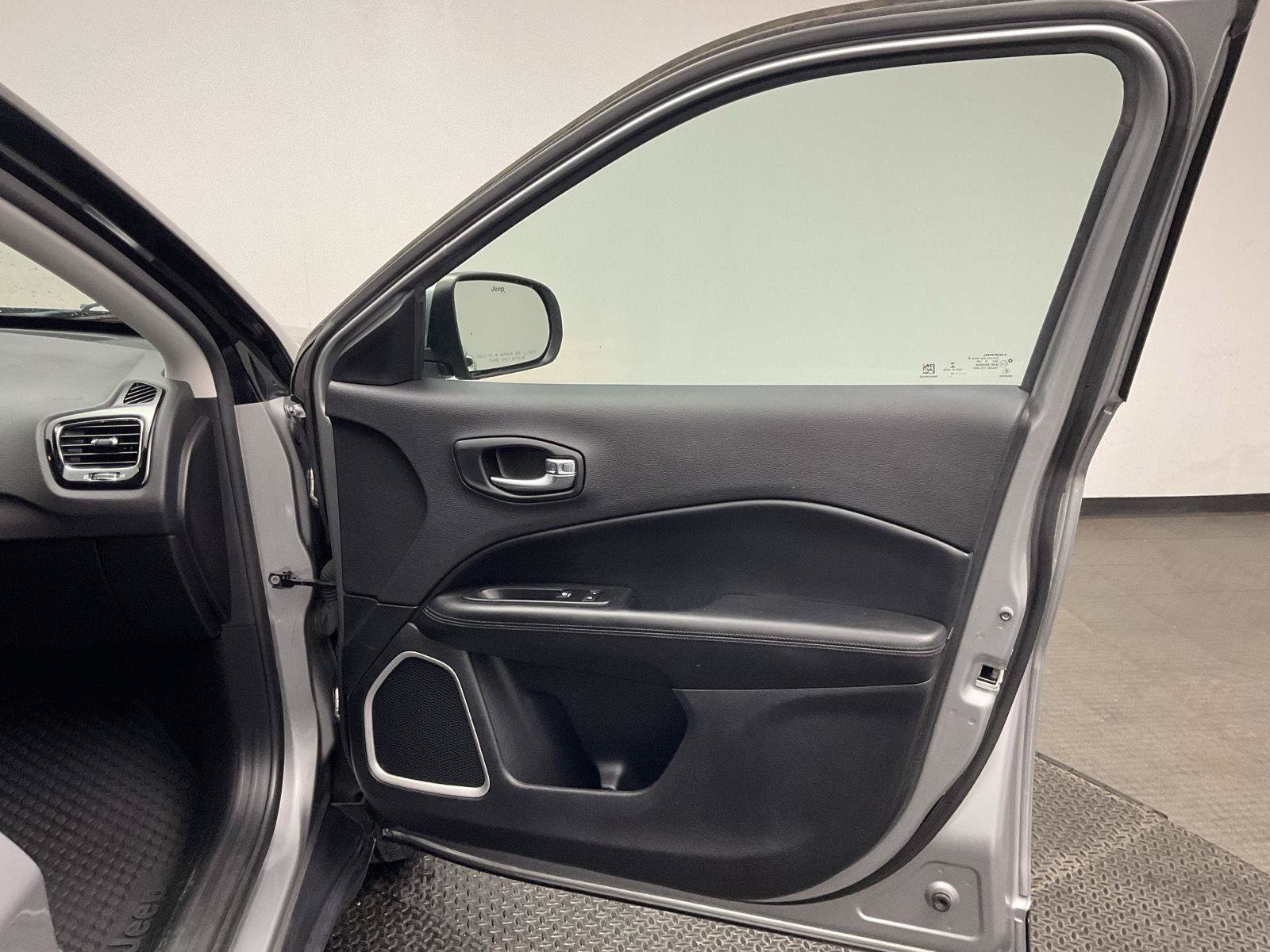 Used 2019 Jeep Compass Latitude FWD image 21