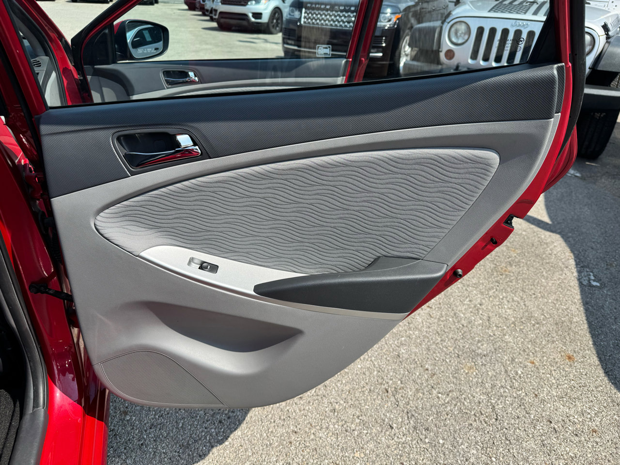 Used 2013 Hyundai Accent GLS w/ Premium Pkg image 19