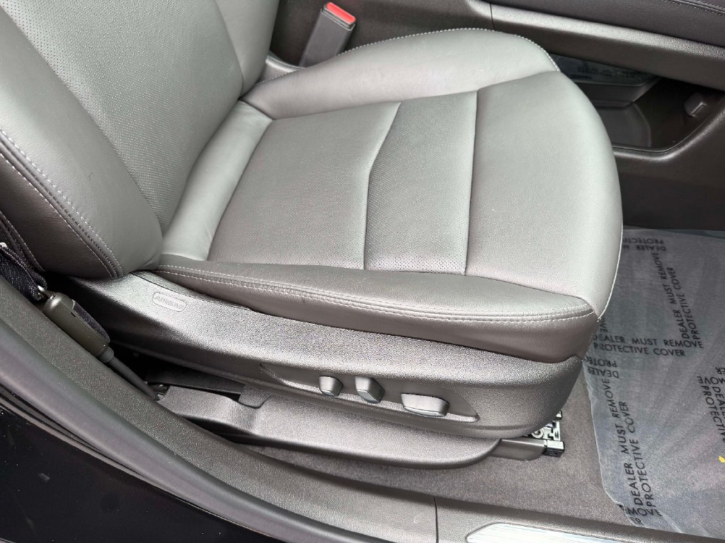Certified 2026 Cadillac XT5 Sportv w/ LPO, Floor Liner Package AWD/4WD image 15