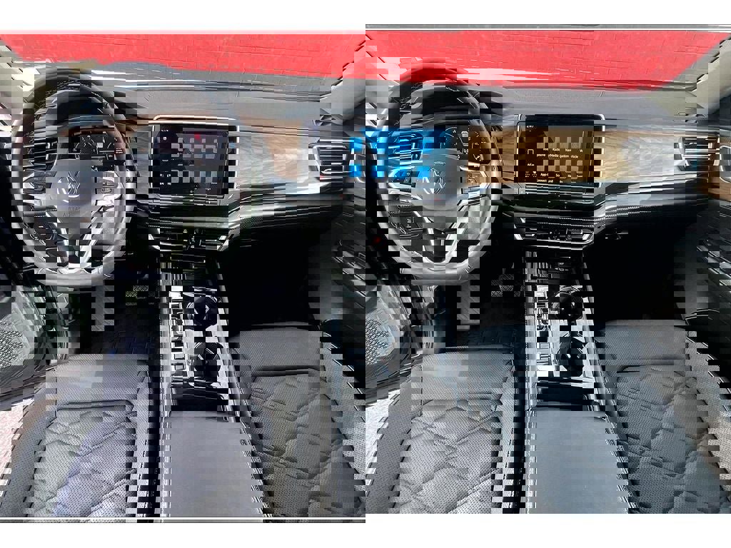 Used 2025 Volkswagen Atlas SE image 16