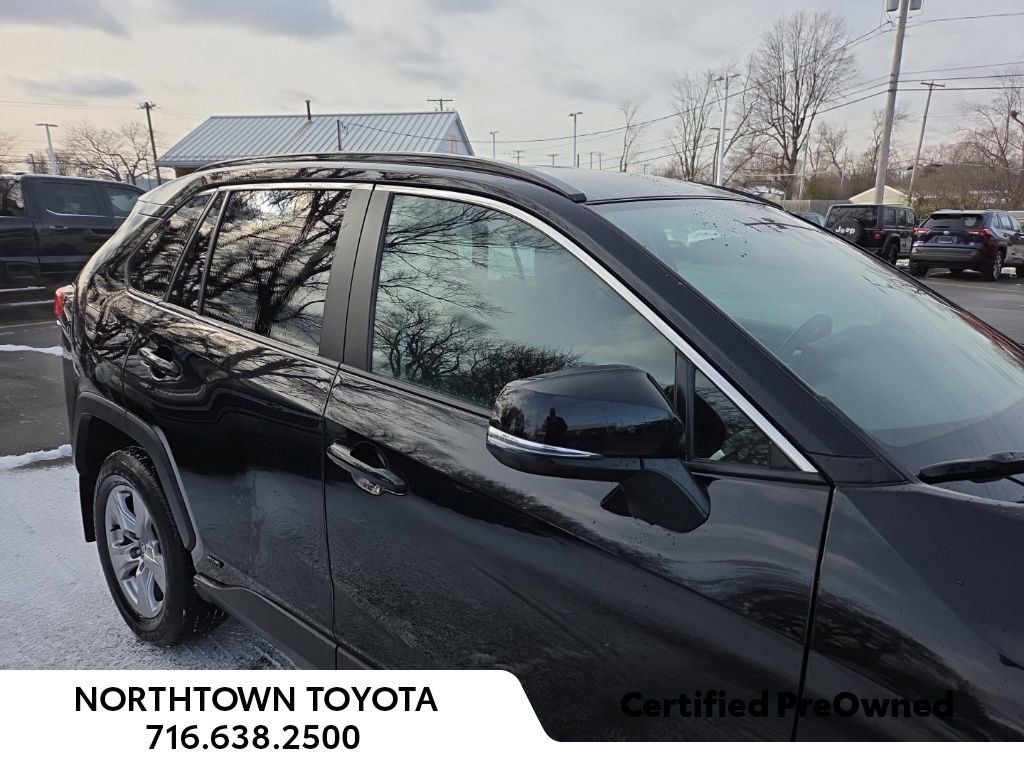 Used 2022 Toyota RAV4 XLE image 3