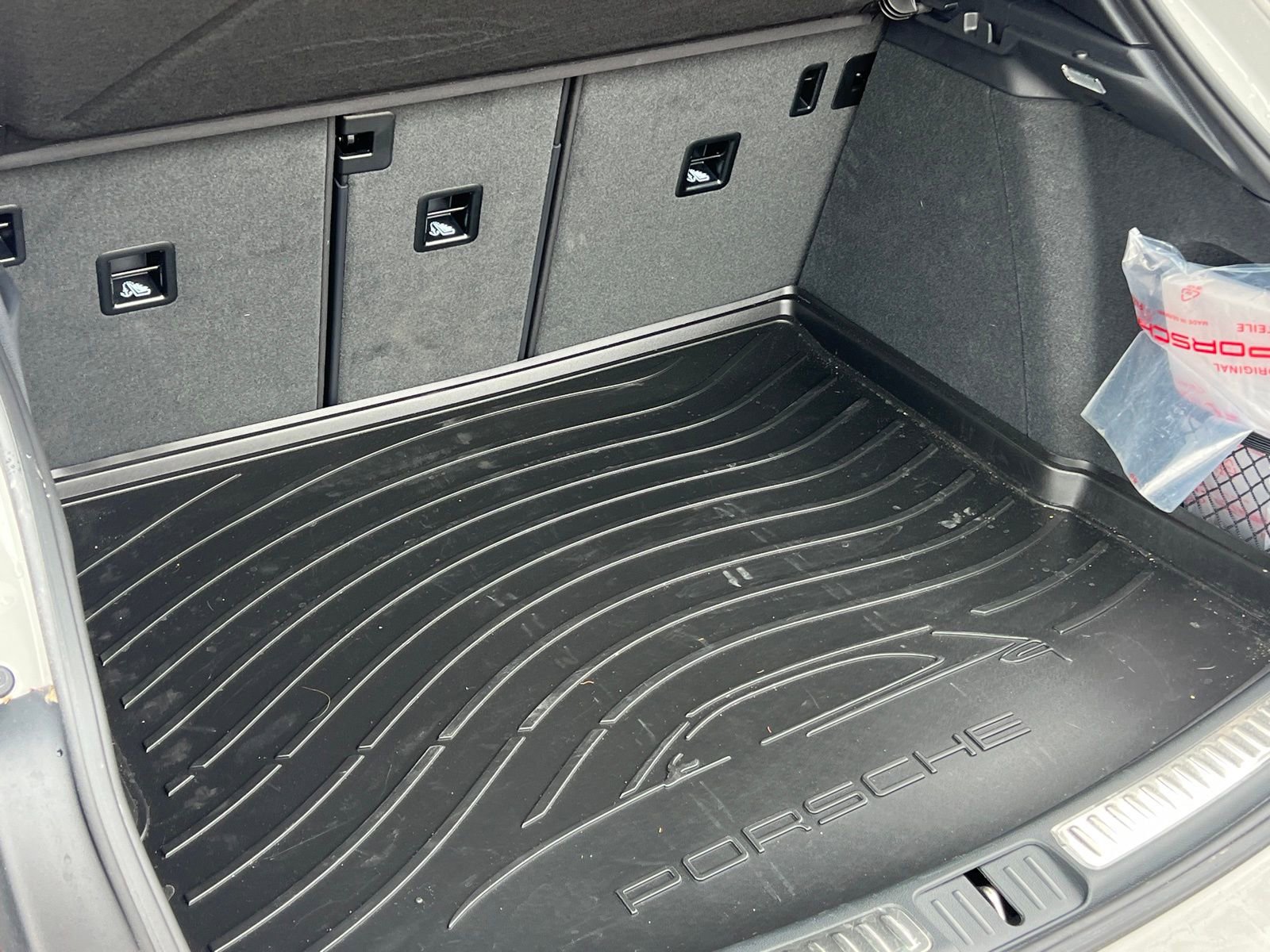 Certified 2025 Porsche Macan image 20