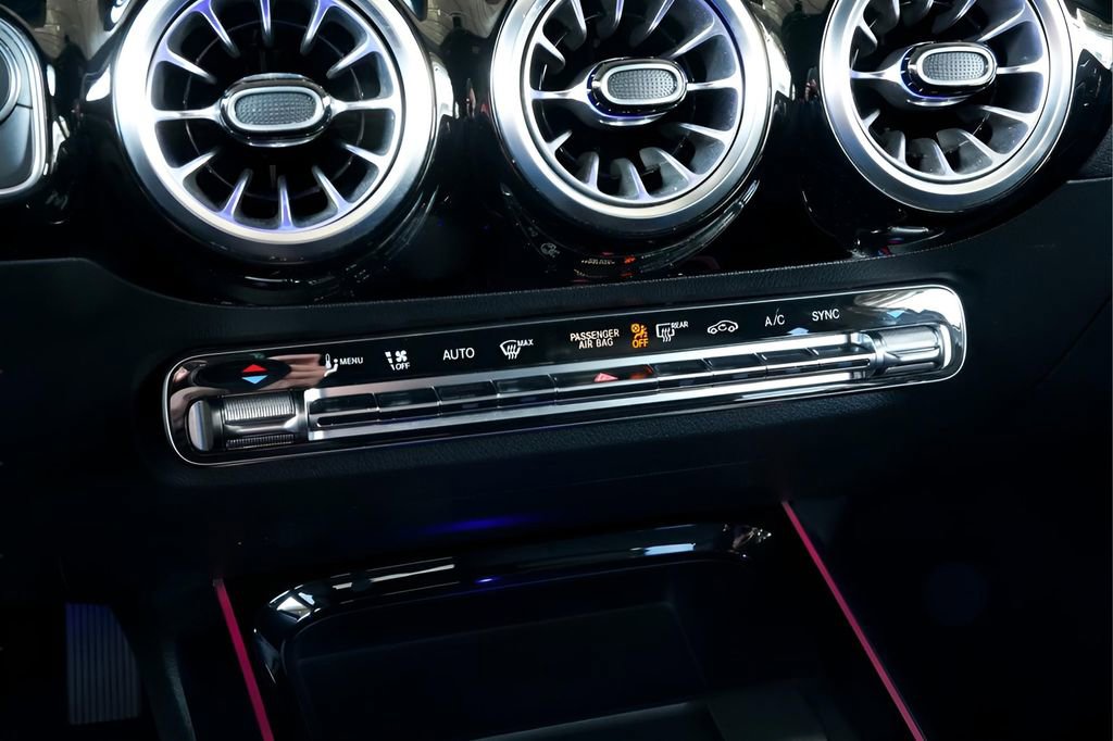 Used 2022 Mercedes-Benz GLA 250 4MATIC image 33