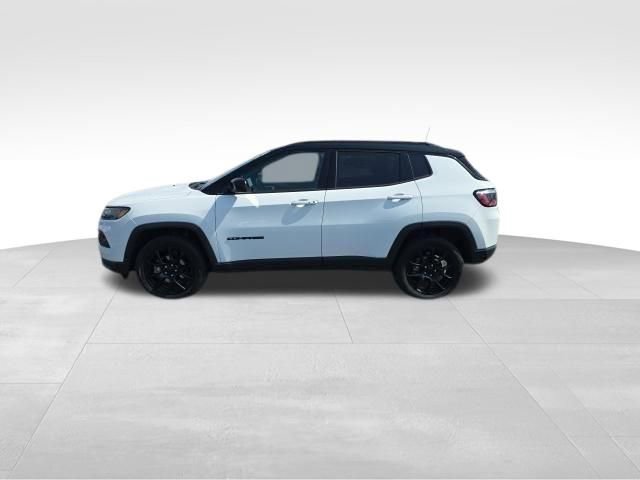 Used 2022 Jeep Compass Latitude w/ Convenience Group AWD/4WD image 2