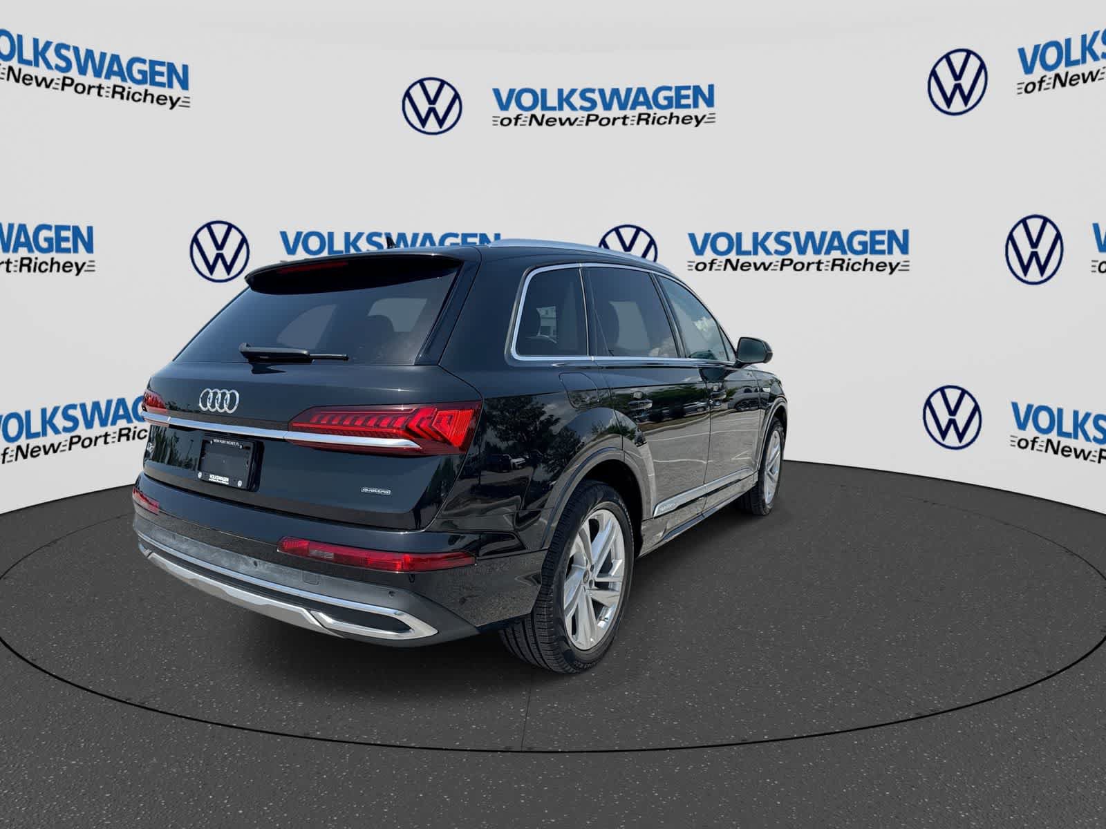 Used 2023 Audi Q7 3.0T Premium w/ Convenience Package AWD/4WD image 14