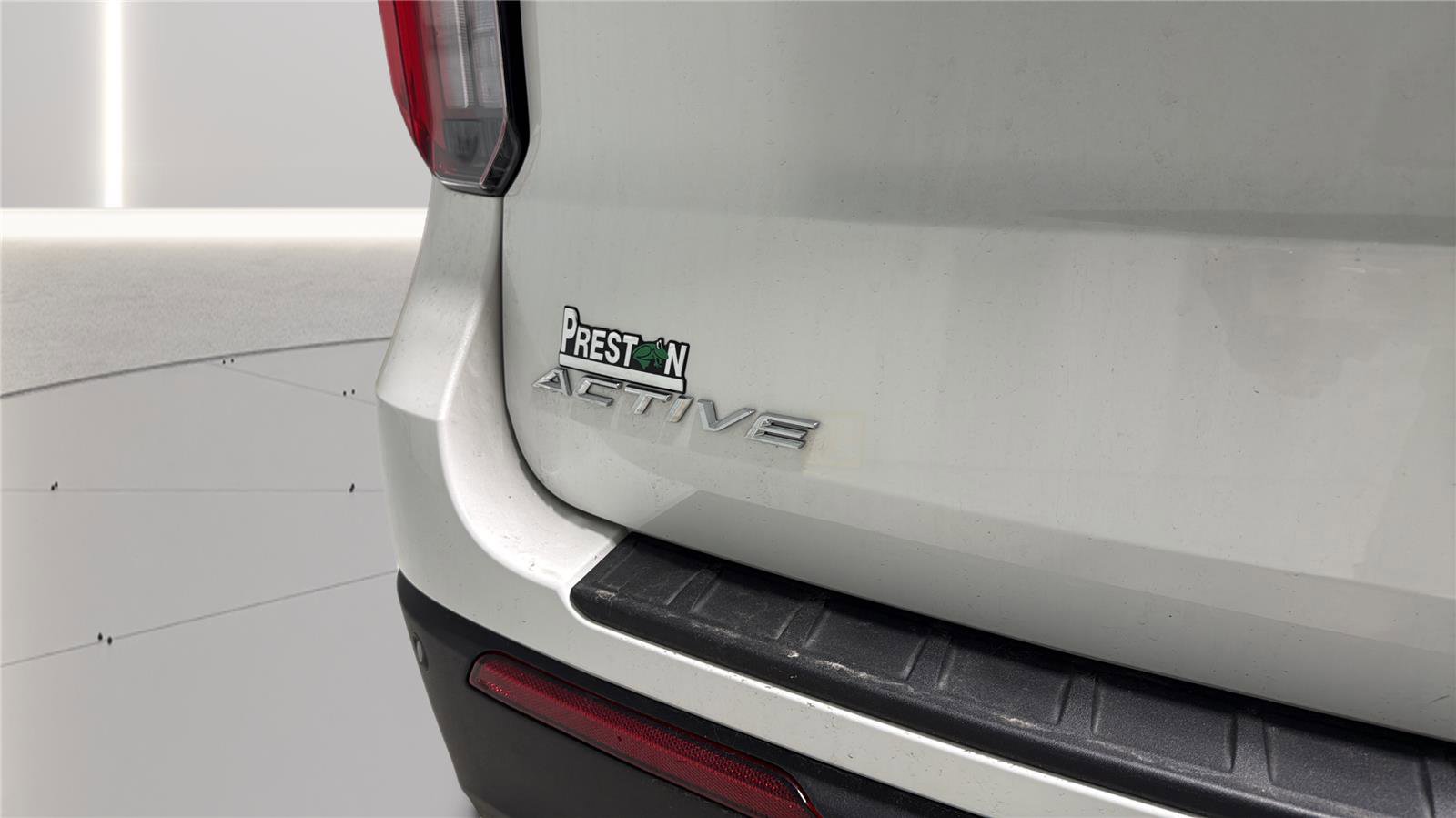 Used 2025 Ford Explorer Active AWD/4WD image 32