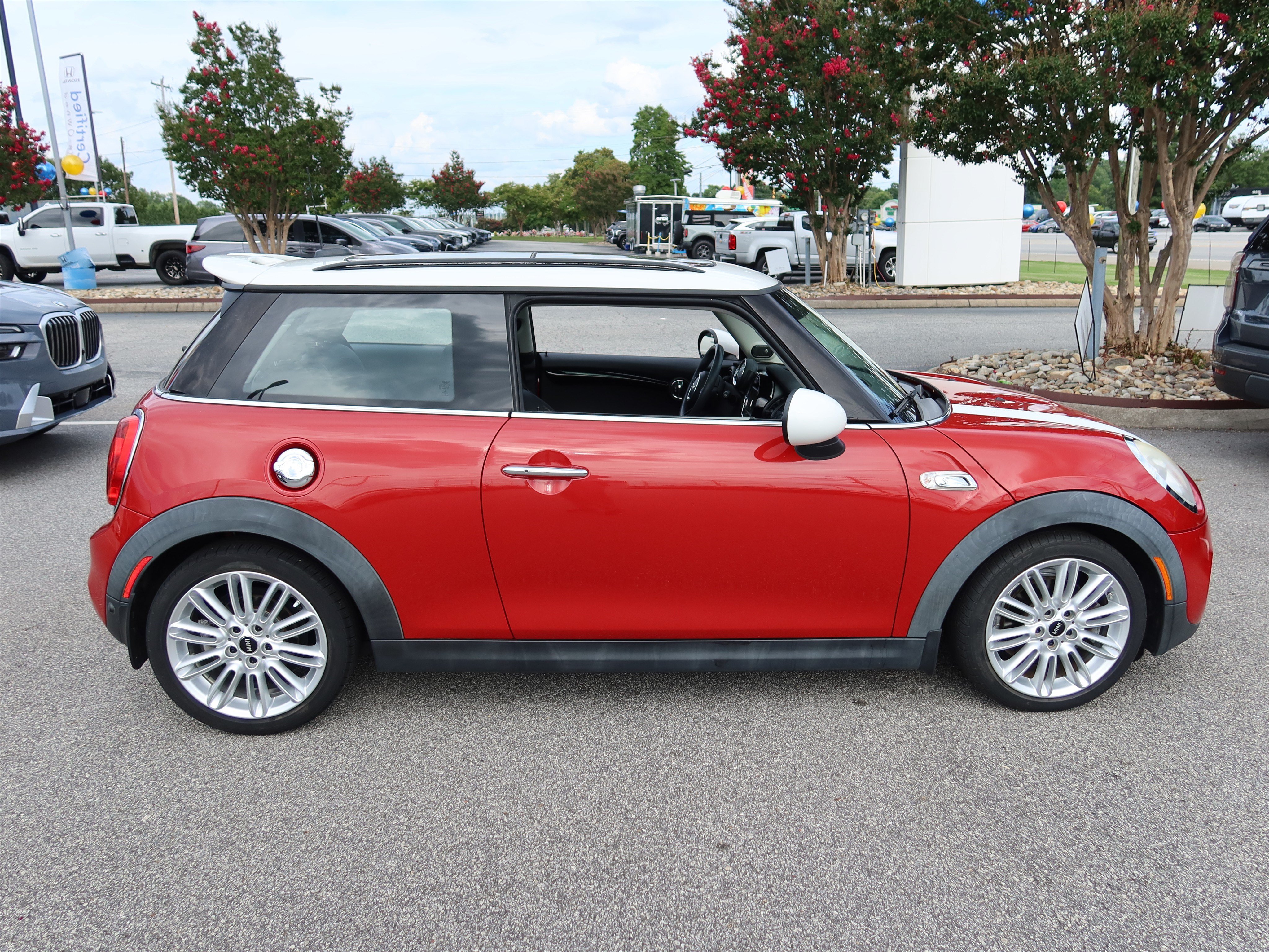 Used 2017 MINI Cooper S FWD image 3