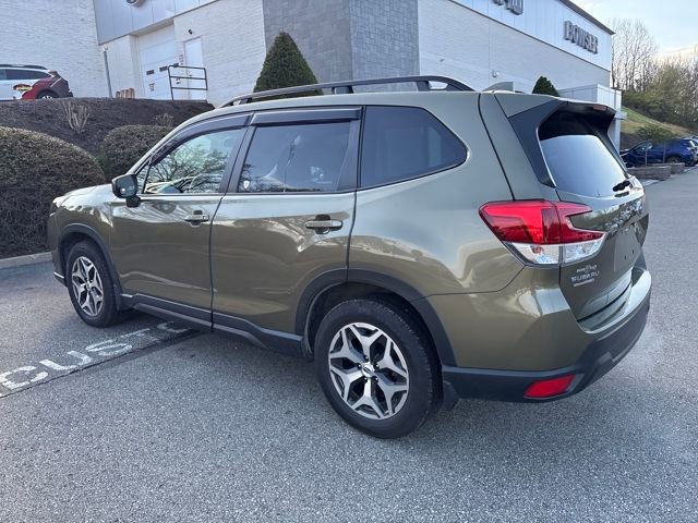 Used 2023 Subaru Forester Premium image 3