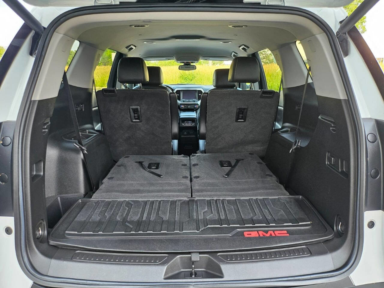 Used 2022 GMC Acadia SLT w/ LPO, Floor Liner Package image 30