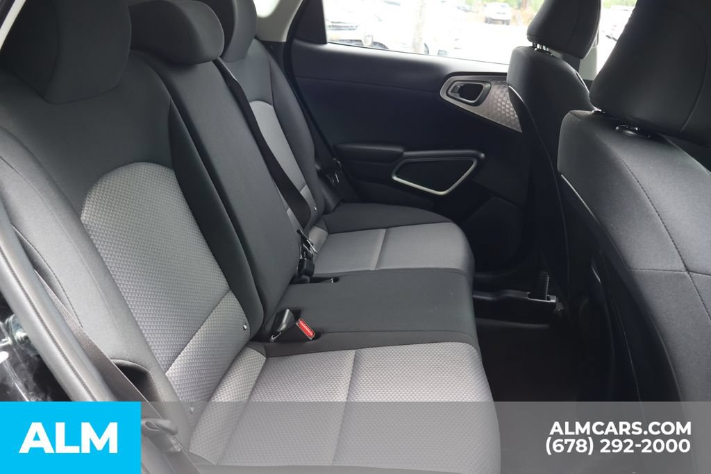 Used 2025 Kia Soul LX w/ LX Technology Package FWD image 21