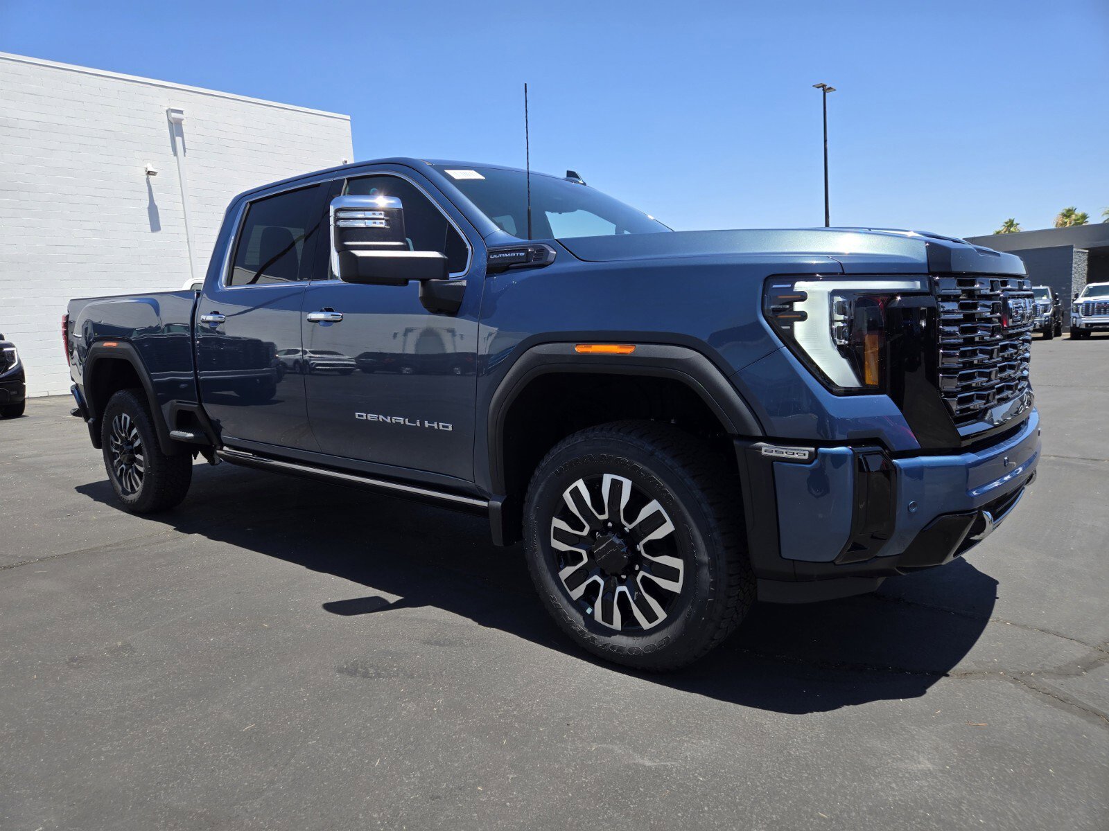 New 2025 GMC Sierra 2500 Denali Ultimate w/ Max Trailering Package
