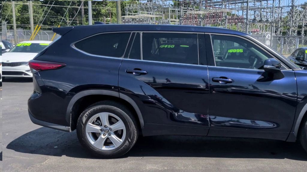 Used 2020 Toyota Highlander L FWD image 9