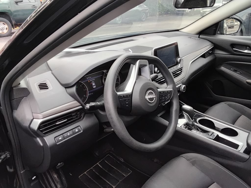 Used 2024 Nissan Altima 2.5 SV FWD image 6