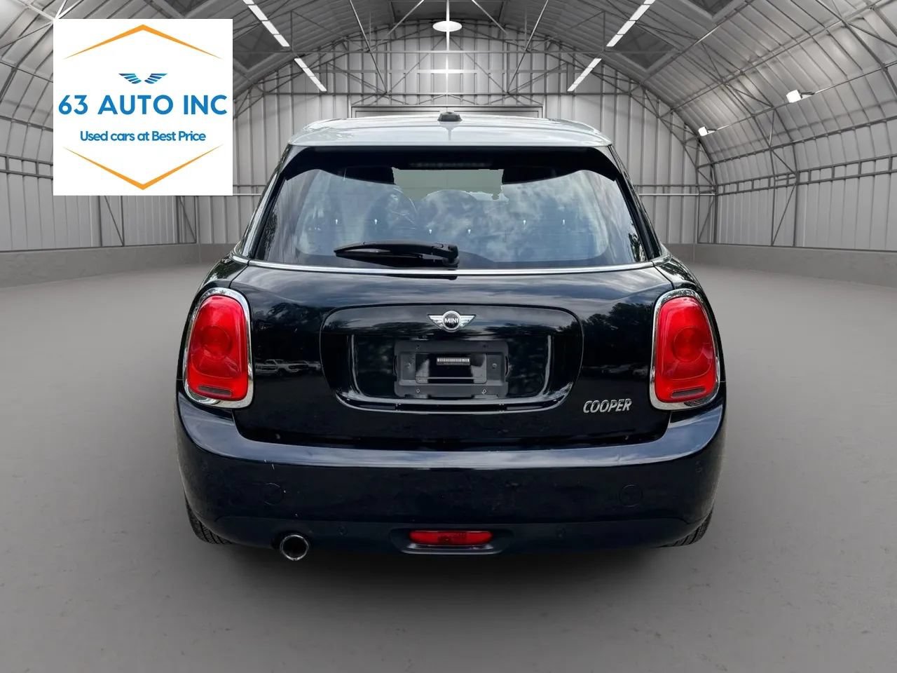 Used 2016 MINI Cooper 4-Door Hardtop w/ Premium Package FWD image 4