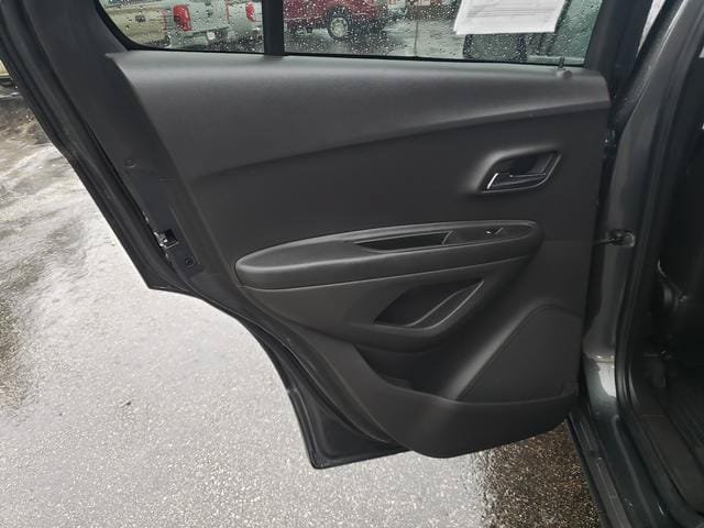 Used 2020 Chevrolet Trax LT w/ LT Convenience Package AWD/4WD image 14
