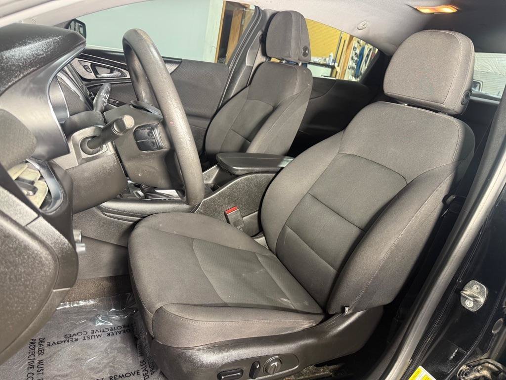 Used 2017 Chevrolet Malibu LT FWD image 23
