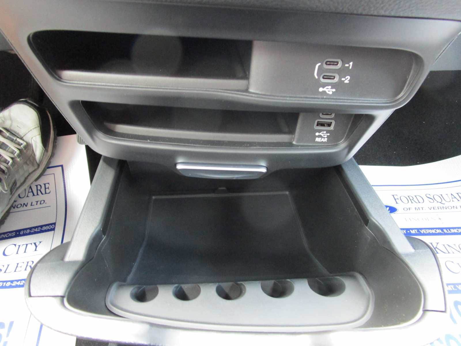 New 2026 Chrysler Pacifica Select FWD image 32