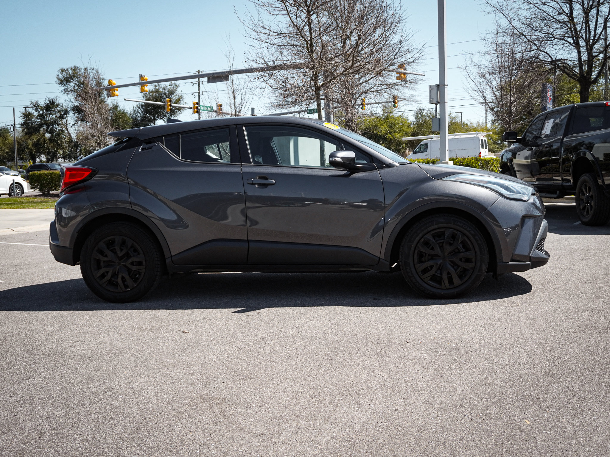 Used 2020 Toyota C-HR LE image 11