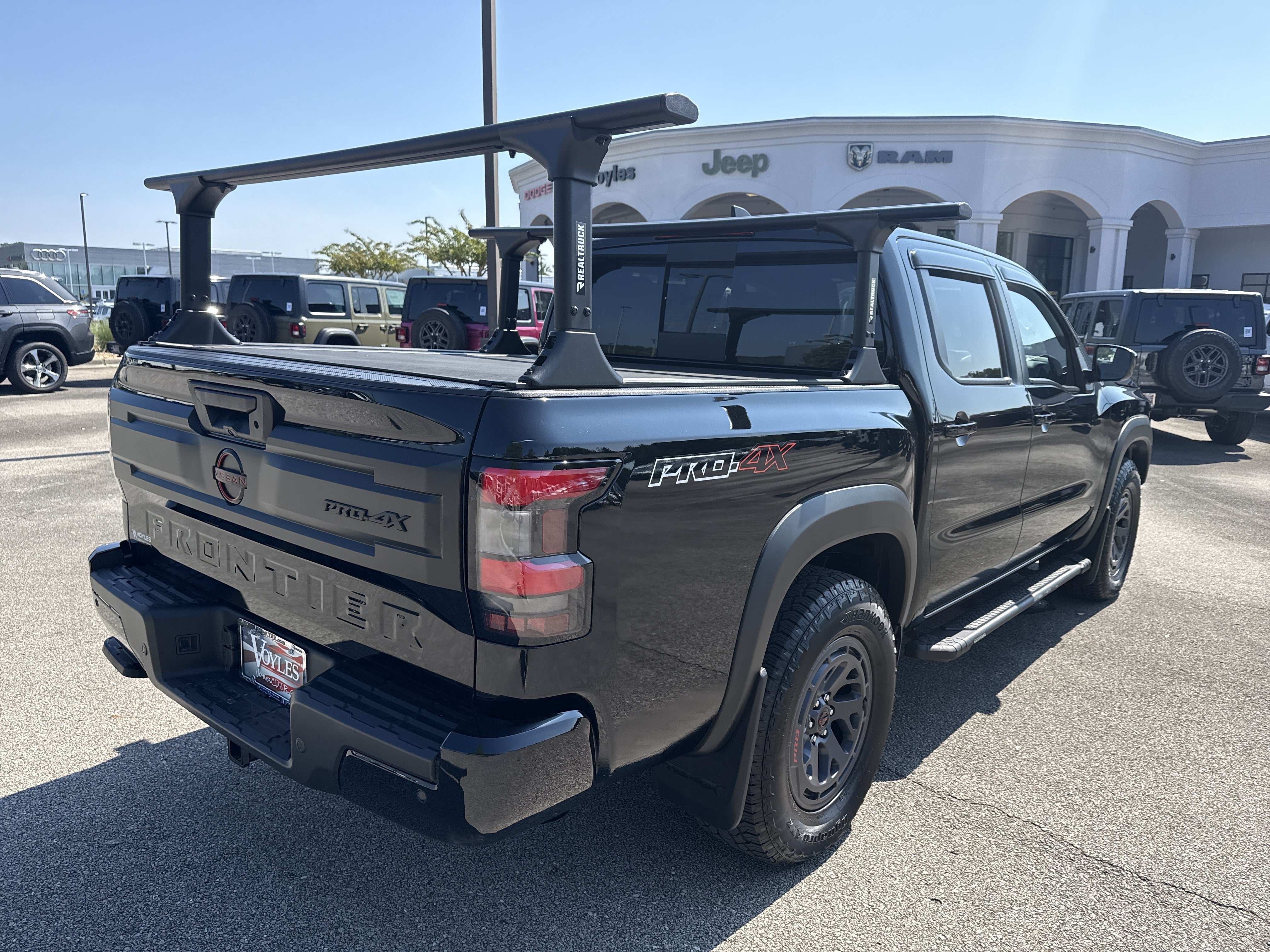 Used 2025 Nissan Frontier PRO-4X AWD/4WD image 7