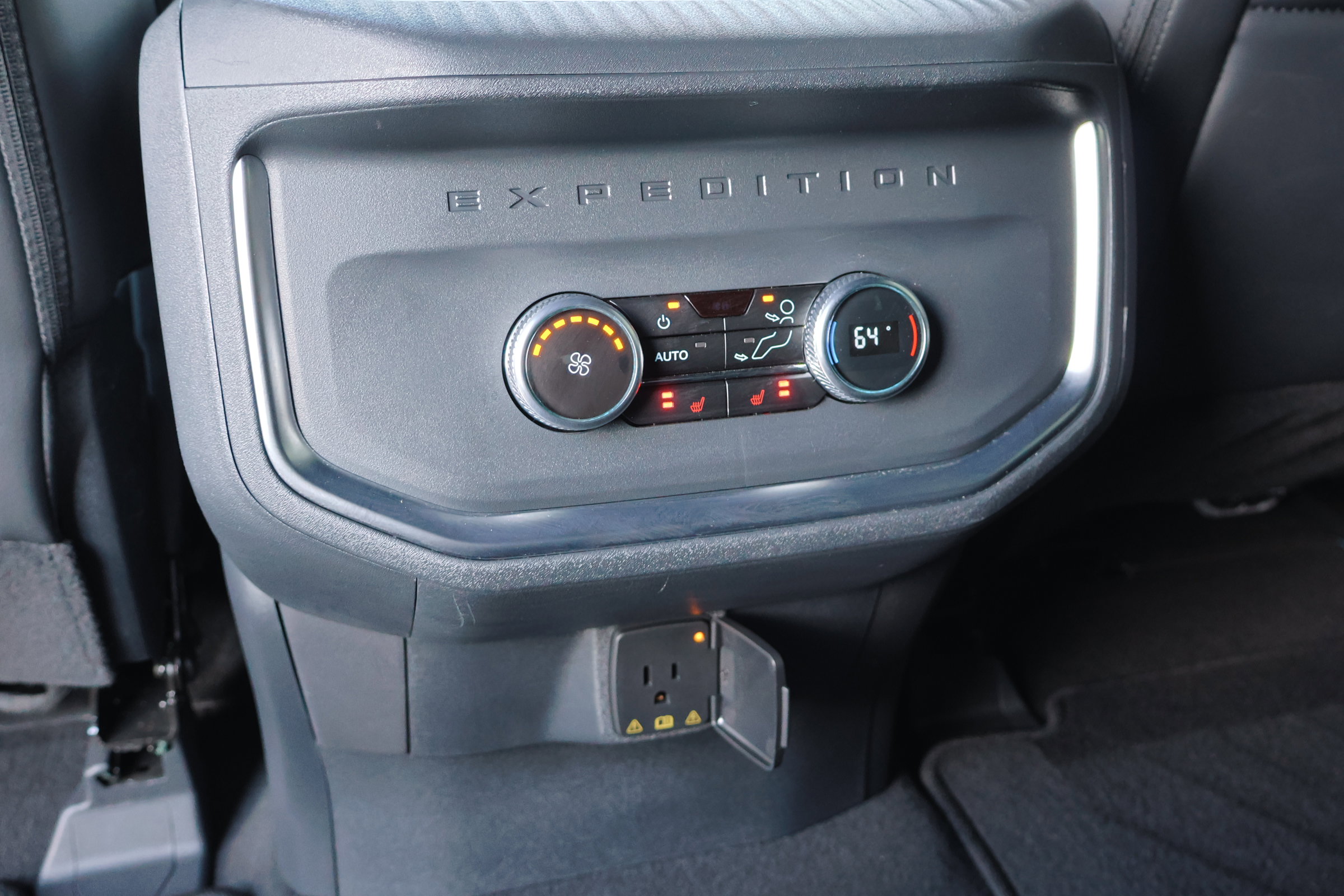 Certified 2025 Ford Expedition Max Platinum w/ Stealth Appearance Package image 31