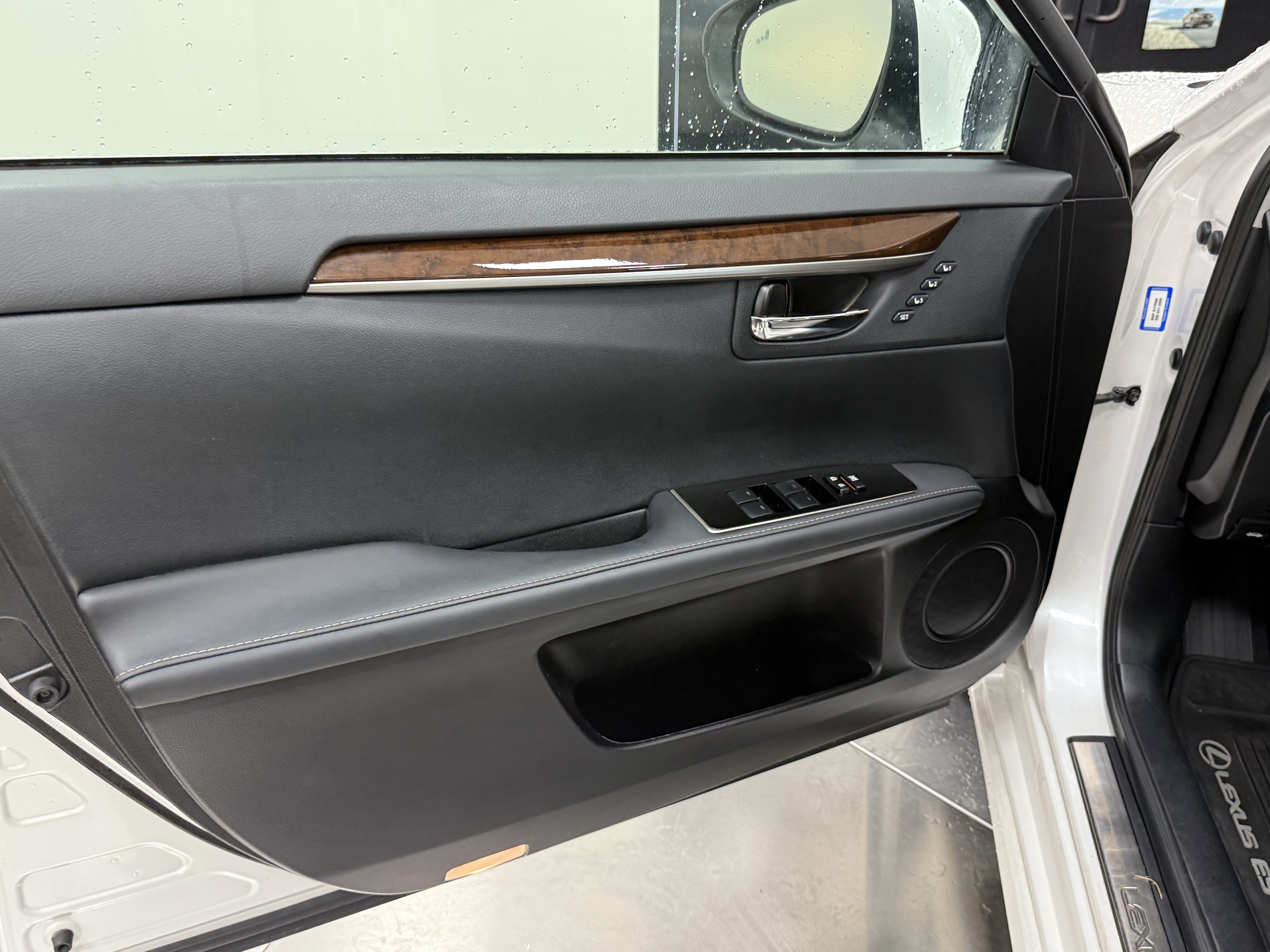 Used 2017 Lexus ES 350 w/ Premium Package FWD image 11