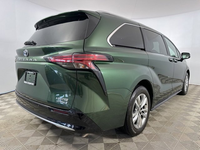 Used 2021 Toyota Sienna Limited image 7