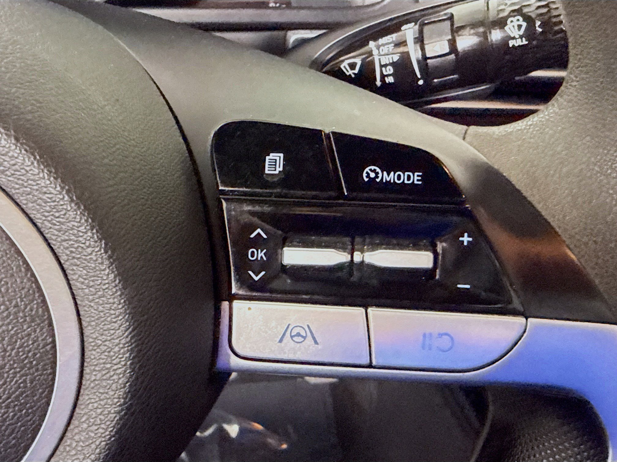 Used 2021 Hyundai Elantra SEL image 15