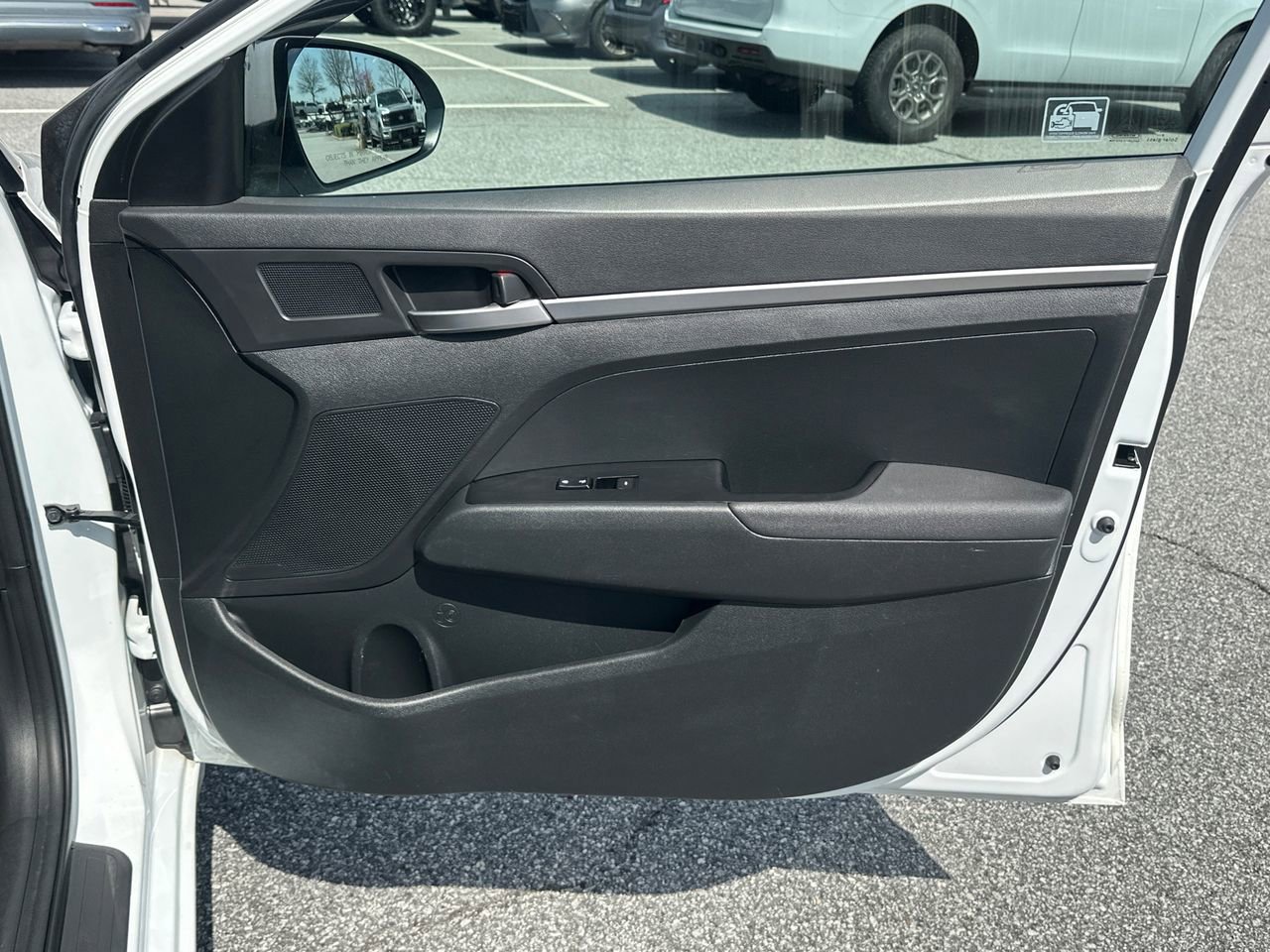 Used 2019 Hyundai Elantra SE w/ Cargo Package image 14