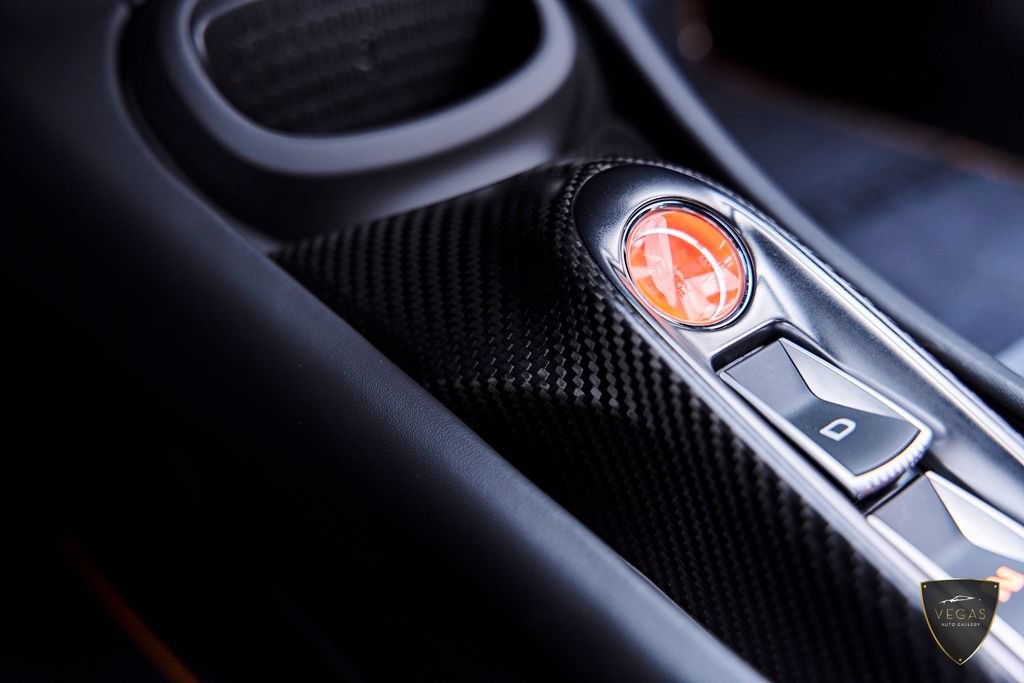 Used 2025 McLaren Artura RWD image 74