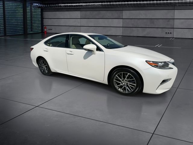 Used 2018 Lexus ES 350 350 w/ Luxury Package w/Wood Trim image 2