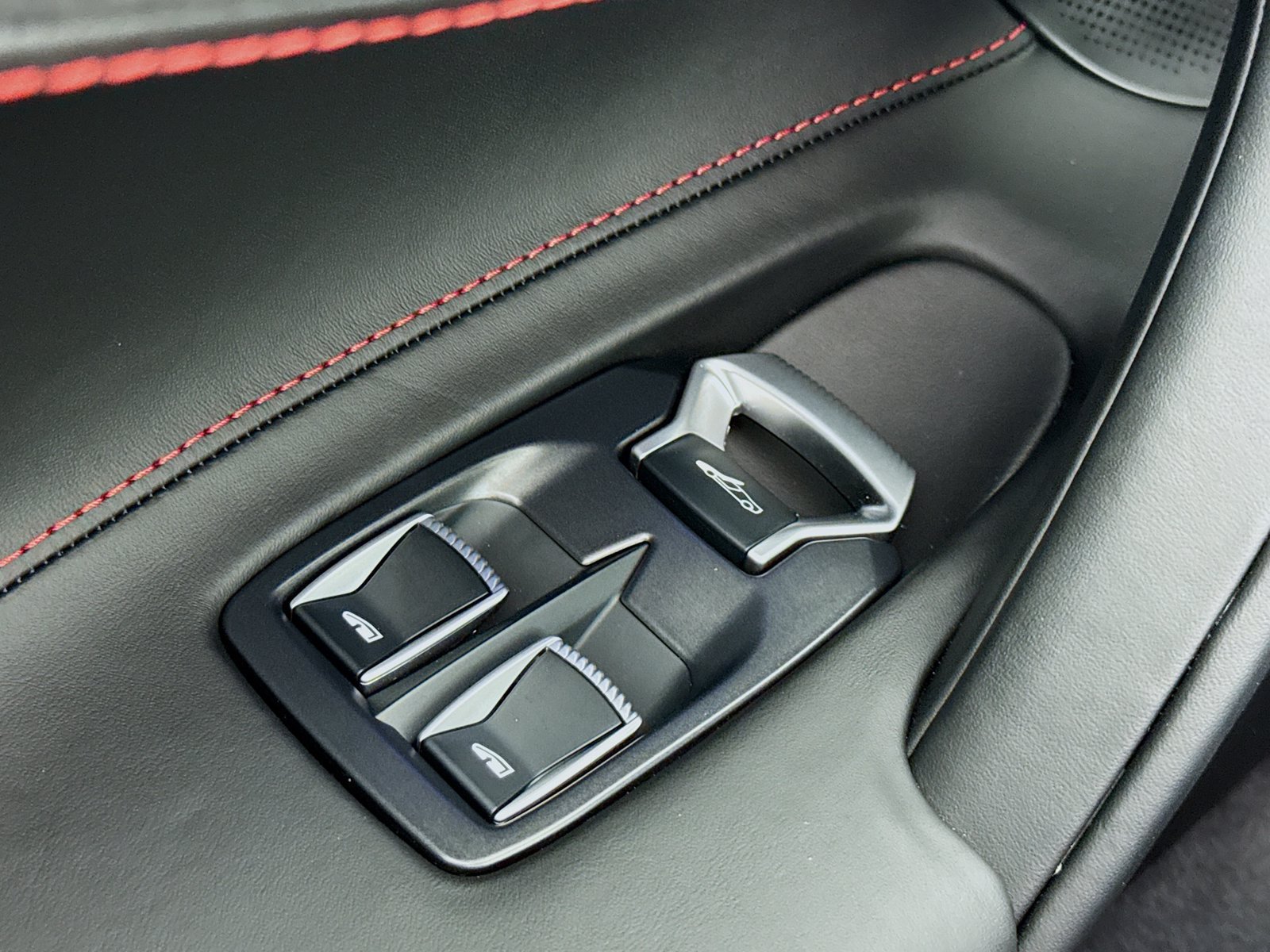 Used 2026 McLaren 750S Spider RWD image 17