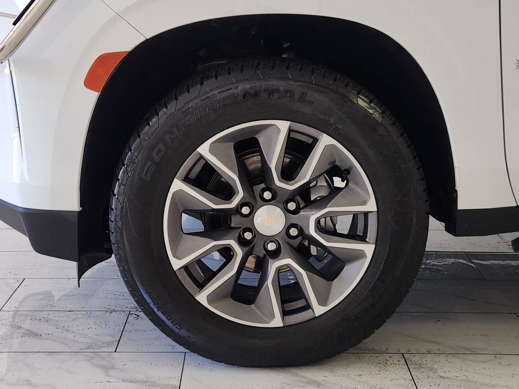 Used 2022 Chevrolet Suburban LT w/ Luxury Package RWD image 10