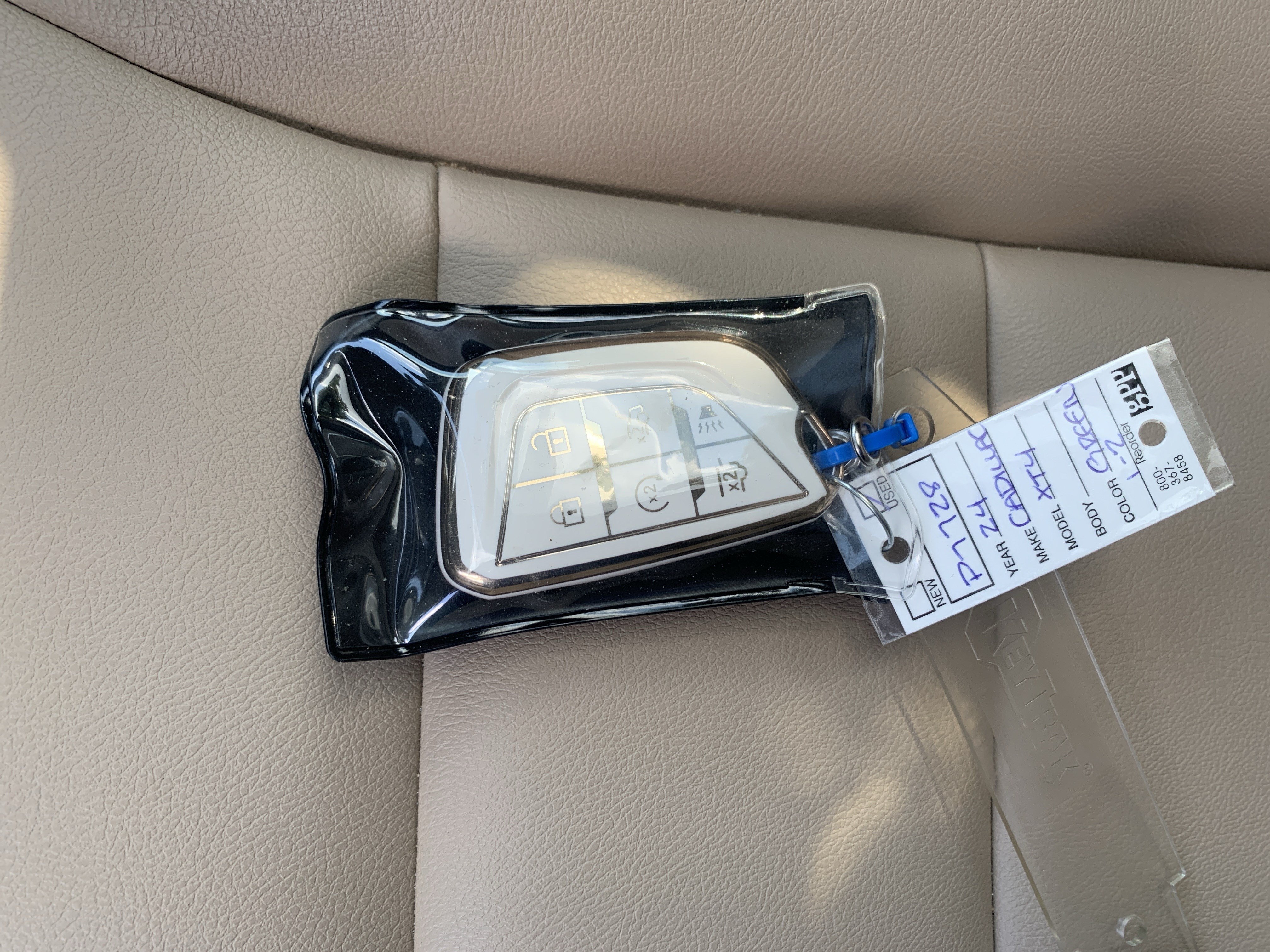 Used 2024 Cadillac XT4 Luxury w/ Cold Weather Package FWD image 37