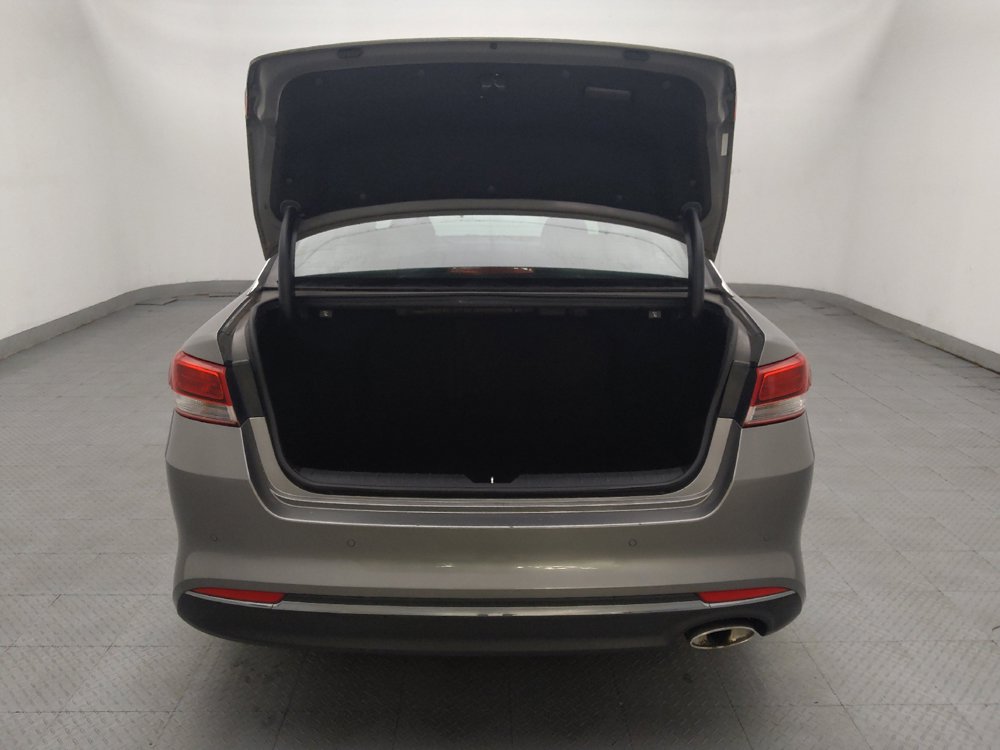 Used 2018 Kia Optima LX w/ 17" Alloy Wheels Package FWD image 29