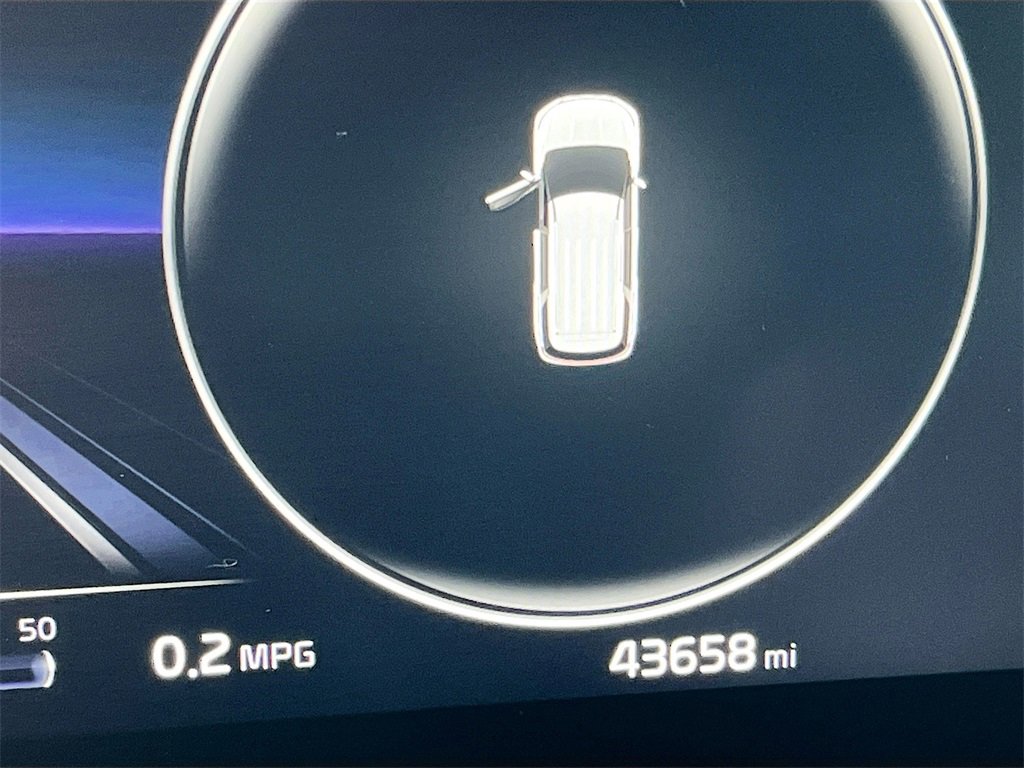 Used 2022 Kia Carnival SX Prestige image 12