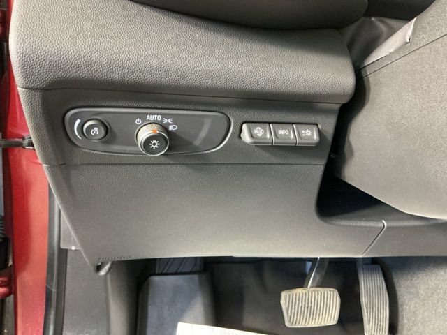 Used 2023 Buick Envision Avenir AWD/4WD image 18