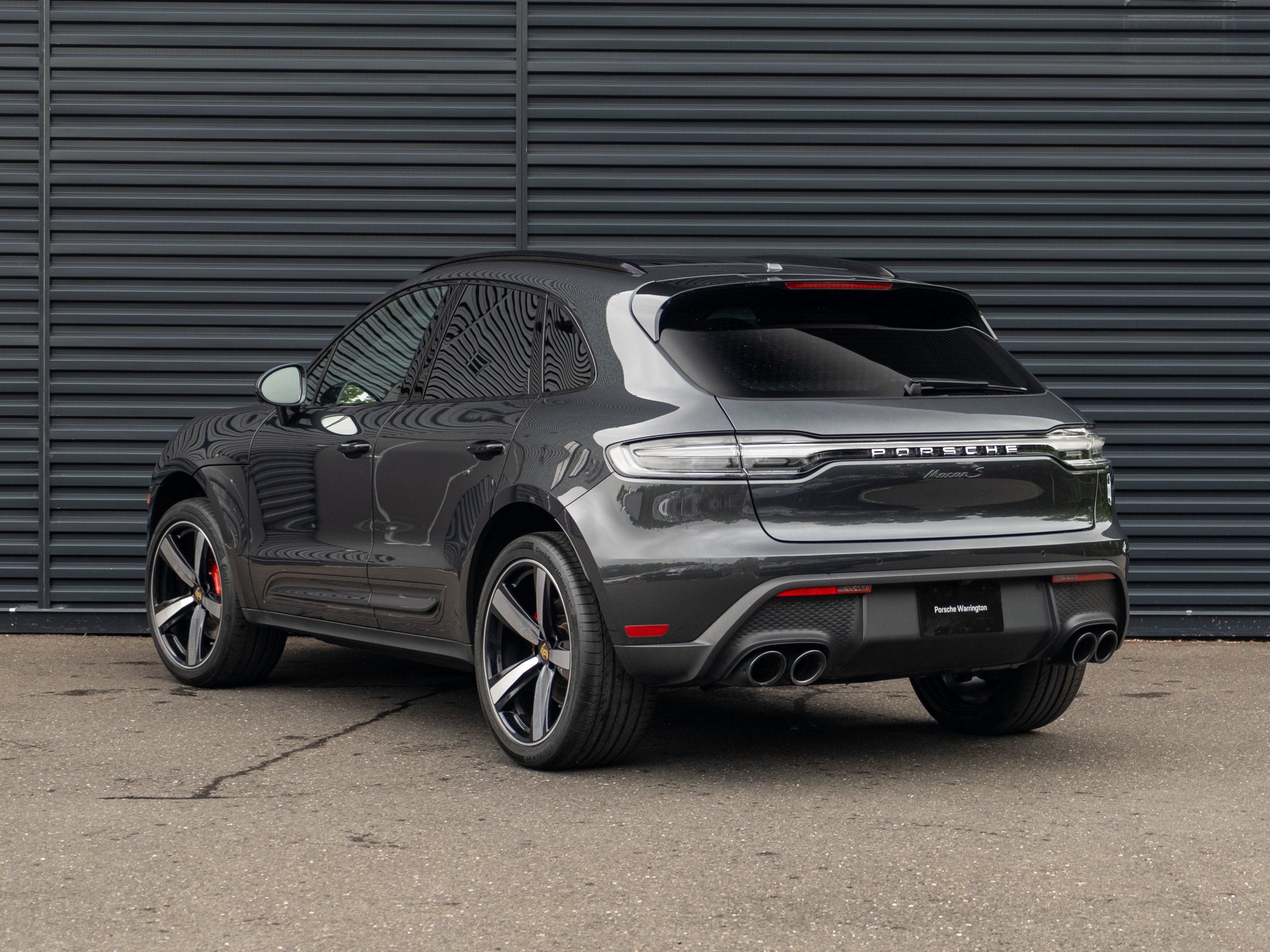 Certified 2024 Porsche Macan S AWD/4WD image 3