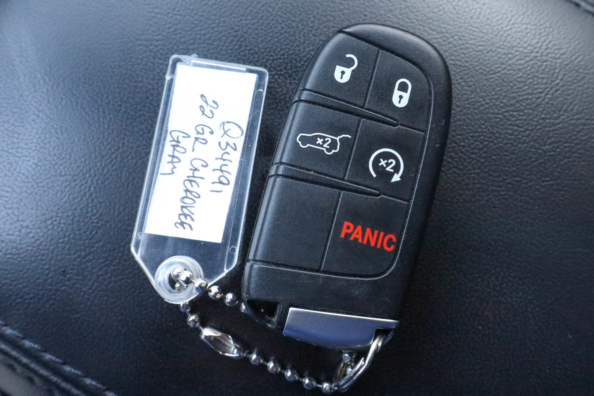 Used 2022 Jeep Grand Cherokee Laredo X RWD image 32